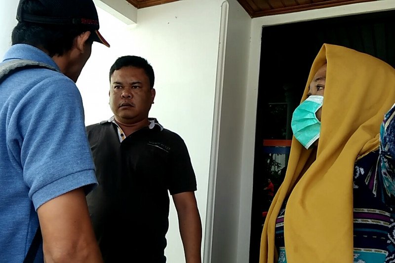 Oknum Polres Lampung Barat digerebek warga di Metro