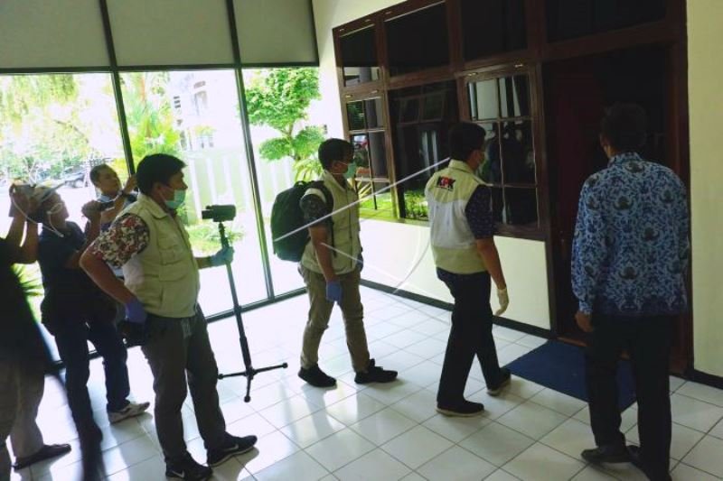 KPK Geledah Kantor DPRD Tulung Agung