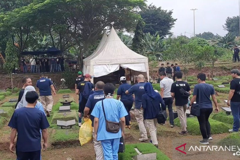 Ungkap penyebab kematian, Tim DVI Polri mulai autopsi jenazah putri Karen "Idol"