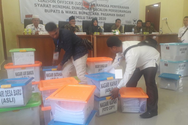 Pasangan perseorangan Agus-Romy serahkan 25.088 dukungan ke KPU Pasaman Barat