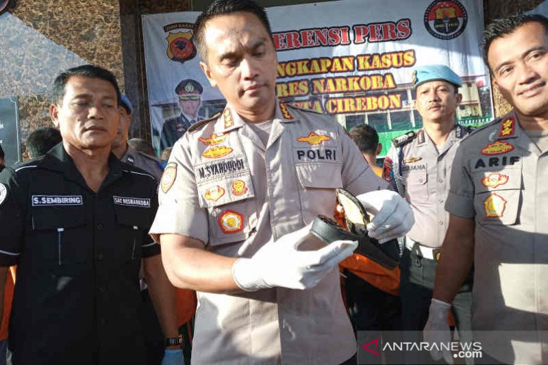 Penyelundupan sabu-sabu dalam sandal digagalkan polisi Cirebon