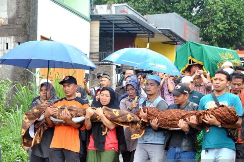 KORBAN DINDING RUMAH ROBOH DI BOGOR