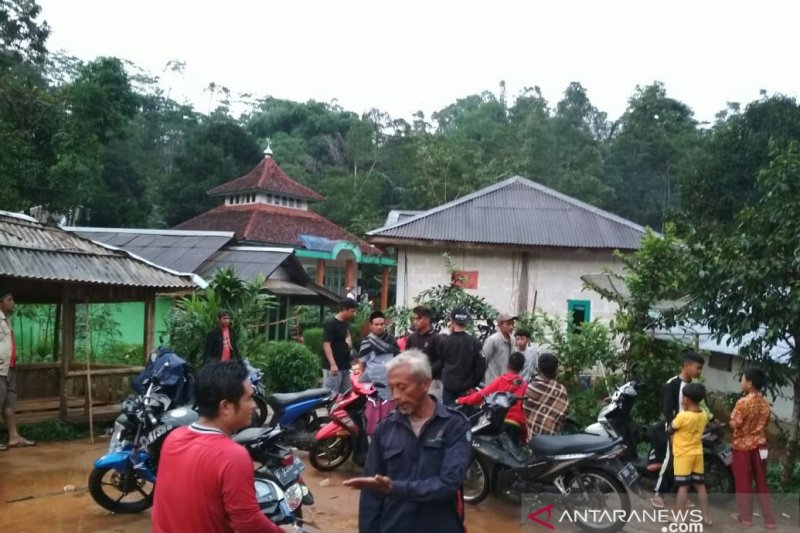 Tim gabungan lakukan pencarian balita terbawa arus sungai di Cianjur