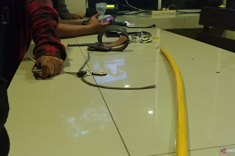 Dini hari pulang mengamen , F diserang gerombolan tak dikenal di Permindo