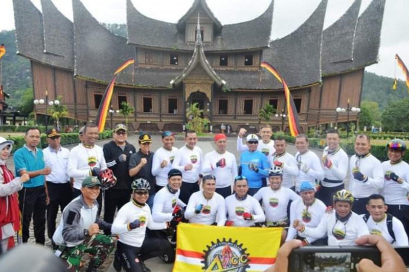 Wakasad impressed with Istano Basa Pagaruyuang in Batusangkar