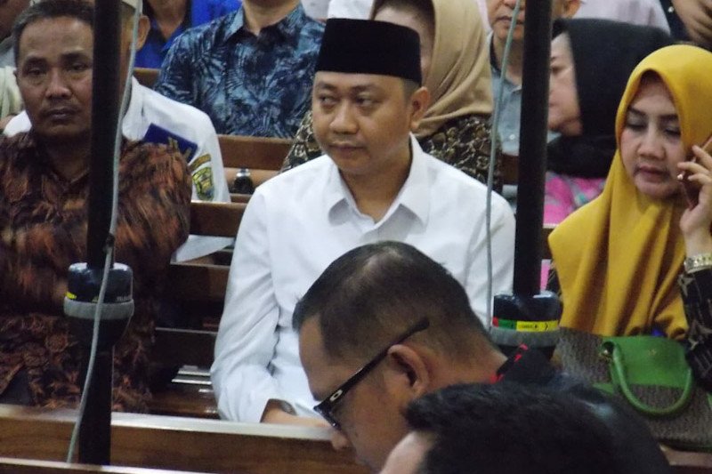 Bupati nonaktif Lampung Utara disidangkan