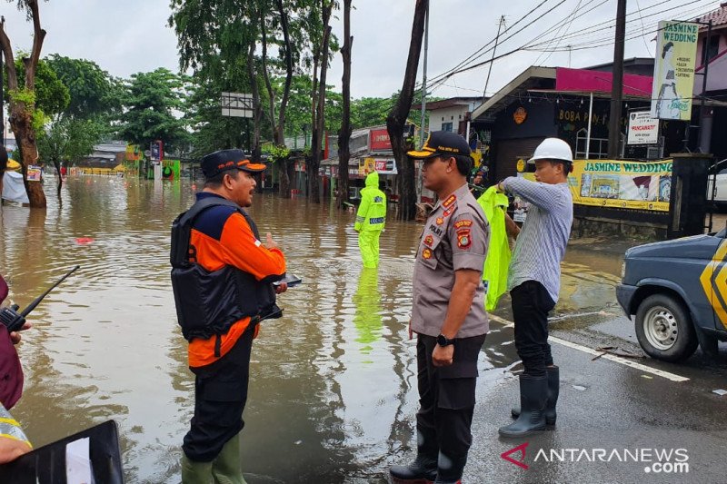 800 petugas dikerahkan bantu korban banjir di Kota Bekasi