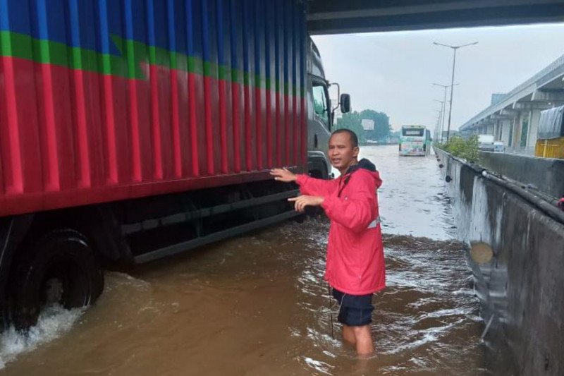 Sebagian Tol Jakarta-Cikampek sudah bisa dilalui kendaraan