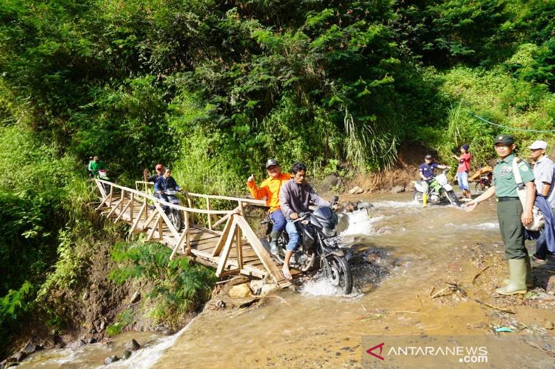 Bupati Garut: 1.000 rumah harus direlokasi karena bahaya longsor