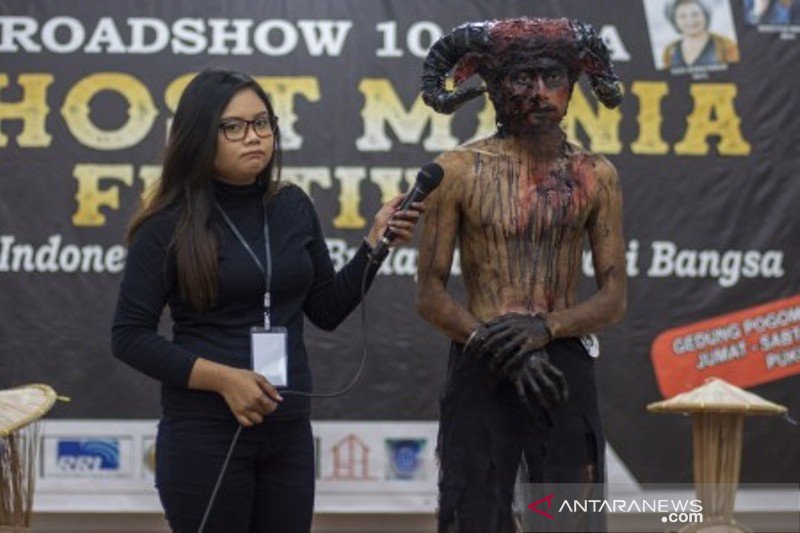 Parfi gelar lomba make up karakter