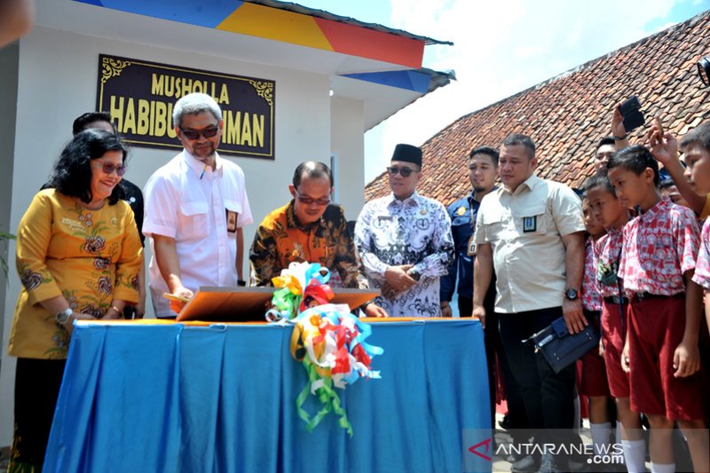 Angkasa Pura II beri bantuan pembangunan musholla Sekolah di Palembang