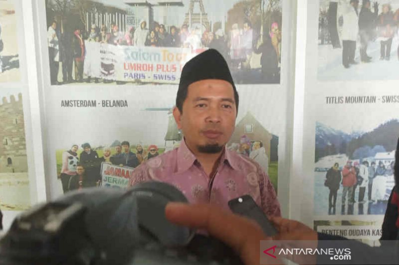 Agen travel umrah di Cirebon jadwal ulang keberangkatan jamaah