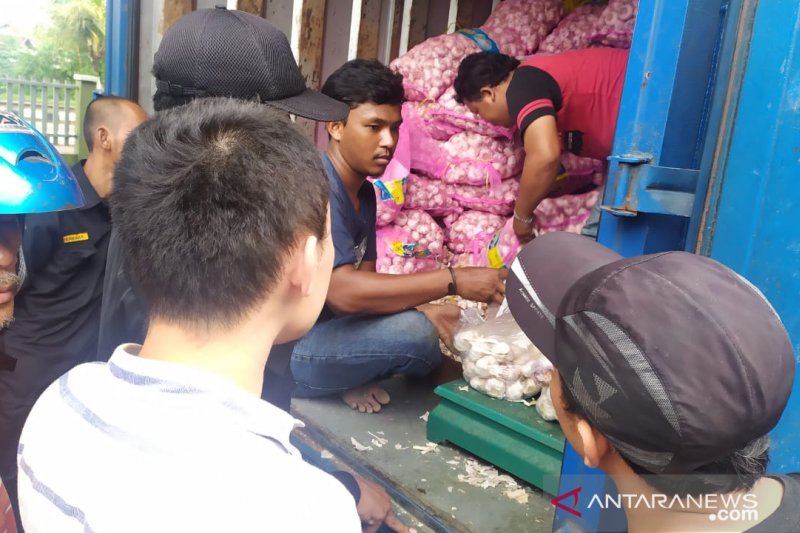 Disperindag Jabar siapkan 16 ton bawang putih untuk operasi pasar di Cianjur