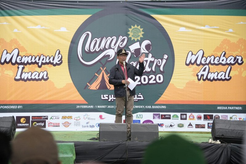 Ridwan Kamil gandeng santri tanam 50 juta bibit pohon