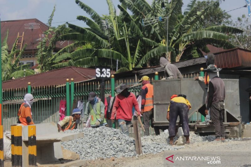 PENYELESAIAN REVITALISASI REL KA PULAU AIR