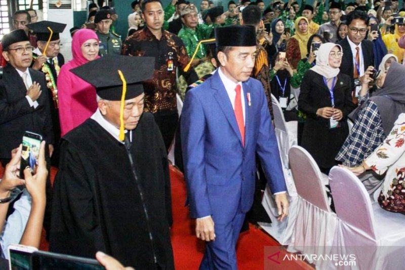 Jokowi hadiri pengukuhan Kiai Asep Saifuddin sebagai guru besar