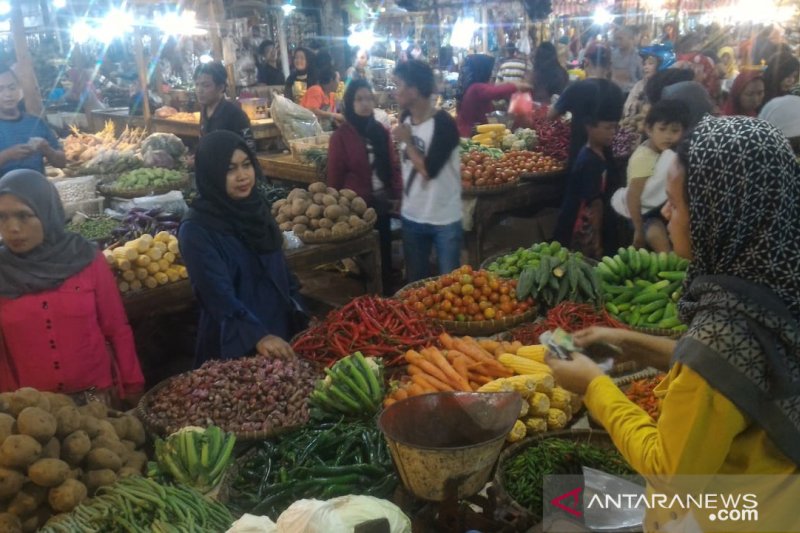 Pemkab Purwakarta operasi pasar turunkan harga bawang putih