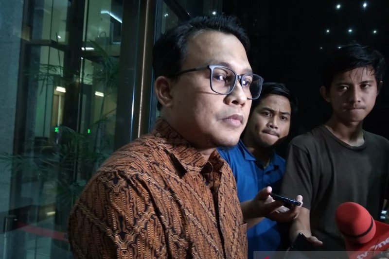 Mantan Bupati Bogor Nurhayanti dikonfirmasi soal pengumpulan uang ke dinas-dinas