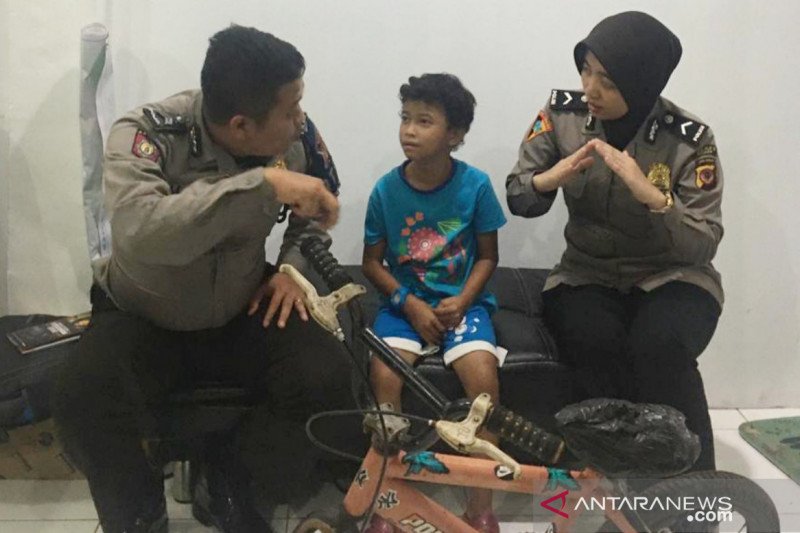 Anak tuna rungu yang sempat hilang telah diantar pulang ke Citayam