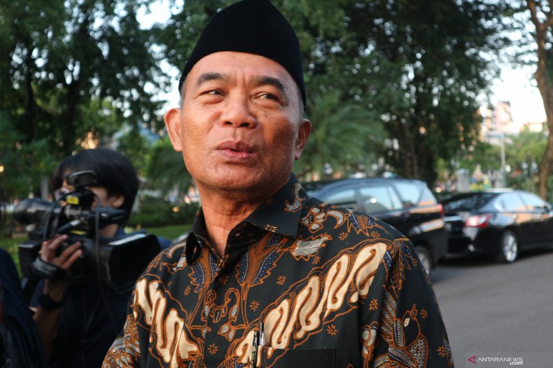 Menko Muhadjir: Masyarakat agar tidak borong barang kebutuhan di toko