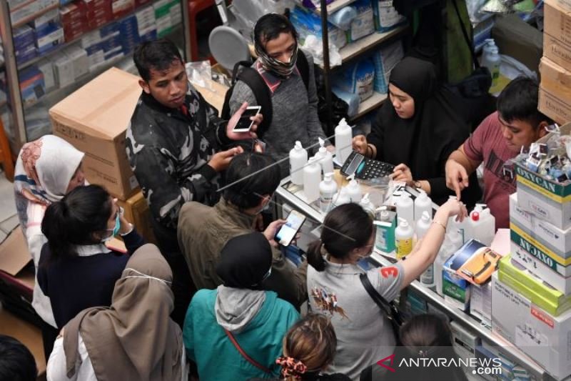 HARGA MASKER MELONJAK DARI 600 PERSEN MENJADI 1.400 PERSEN