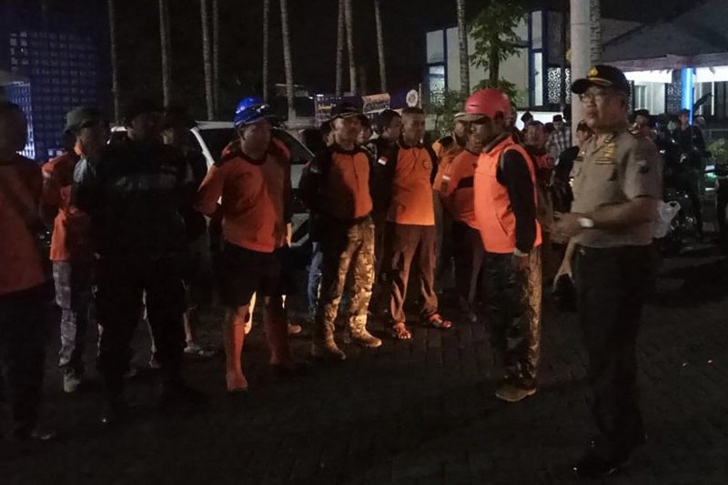 Dua siswa terseret arus Sungai Kalimanten