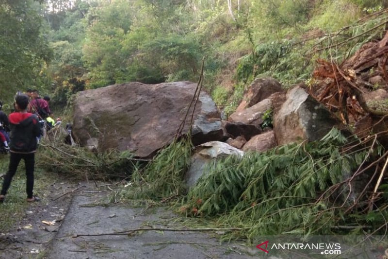 BPBD: Jalur selatan Garut rawan longsoran tanah dan batu