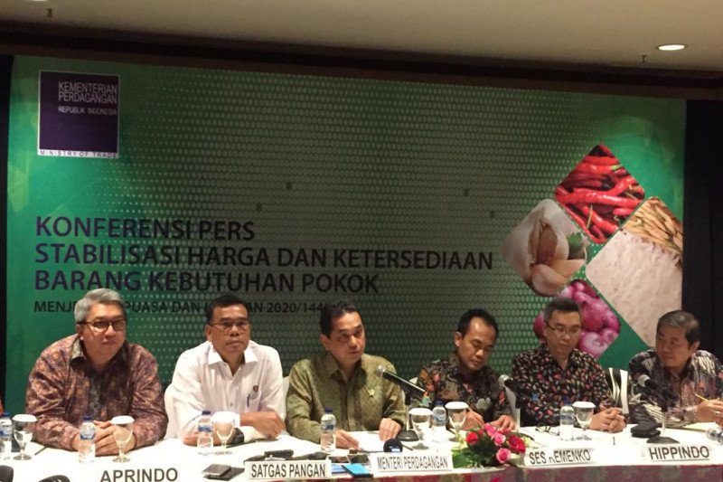 Satgas pangan akan sanksi pedagang permainkan harga sembako