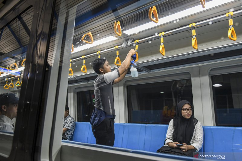 Cegah Corona LRT Sediakan Hand Sanitizer Di Setiap Stasiun