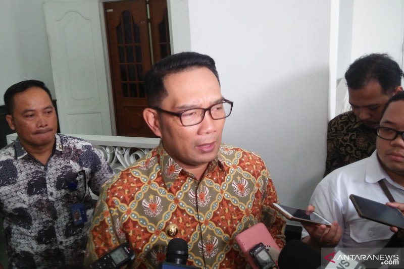 Gubernur Jawa Barat minta warga tidak panik borong sembako