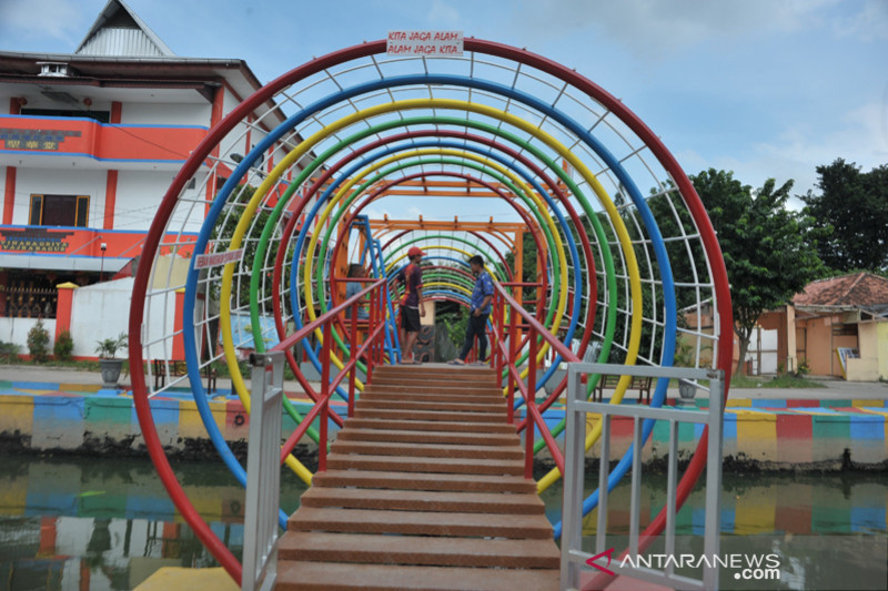 Jembatan hias jaga lingkungan di Palembang