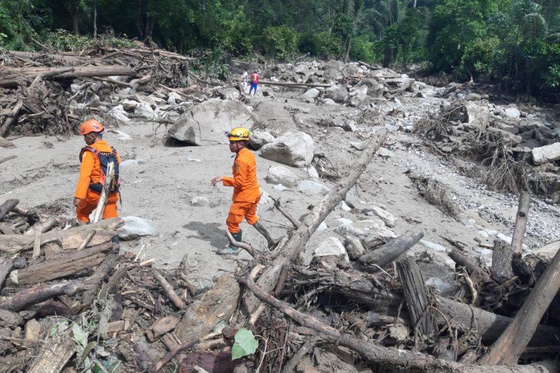 Tim SAR lanjutkan pencarian korban banjir Poso