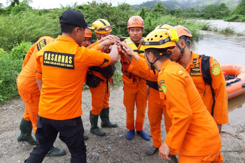 Tim SAR lanjutkan pencarian korban banjir Poso