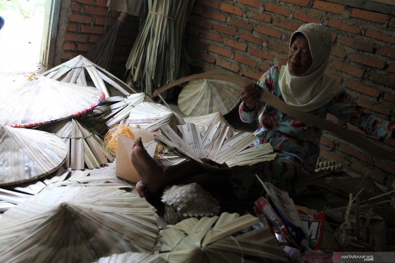 SAMPAH PLASTIK PEMANIS TOPI CAPING