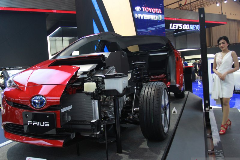 Toyota Indonesia  mulai produksi mobil  listrik  HEV 2021 