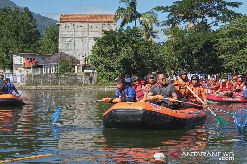 Bupati Bogor gelar aksi bersih-bersih Situ Tamansari untuk pengendalian banjir
