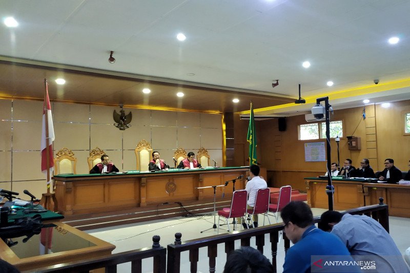 Jaksa KPK dakwa Bupati Indramayu nonaktif disuap Rp3,9 miliar dari pengusaha