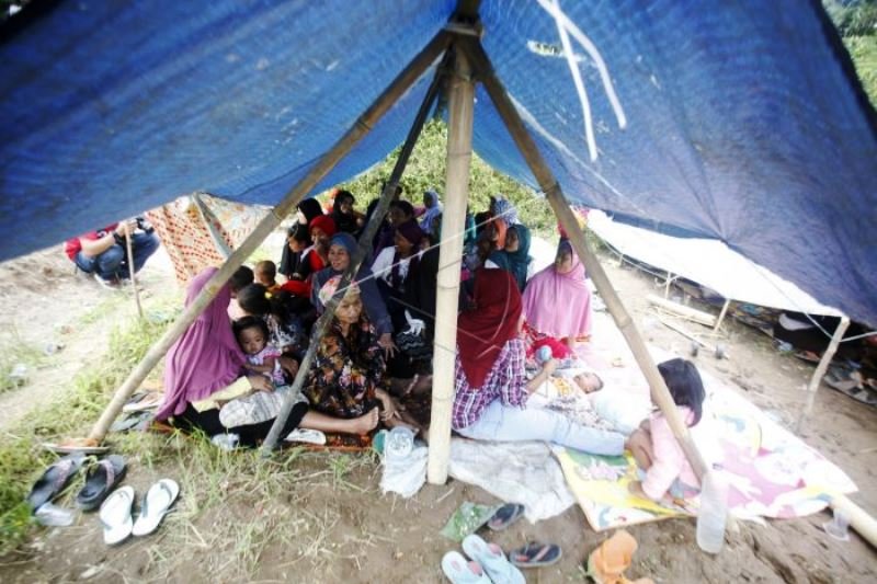 Tenda Darurat Pengungsi Terdampak Gempa Bumi