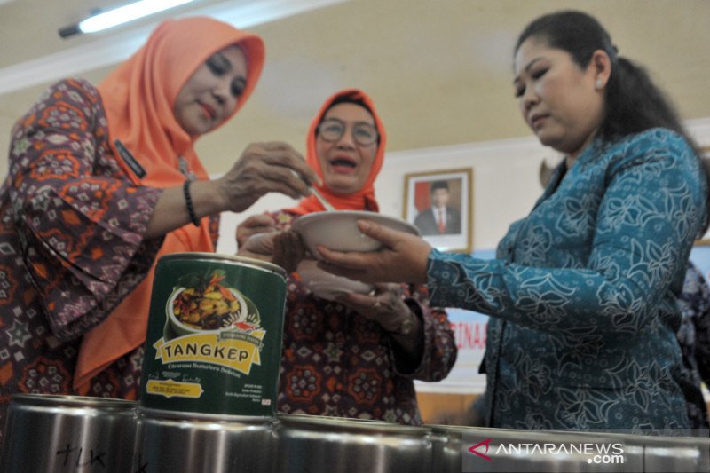 TP PKK Sumsel kenalkan produk pindang patin kemasan kaleng