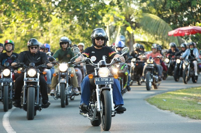 Konvoi Bersama Komunitas Motor, Gubernur Ajak Disiplin Berkendara