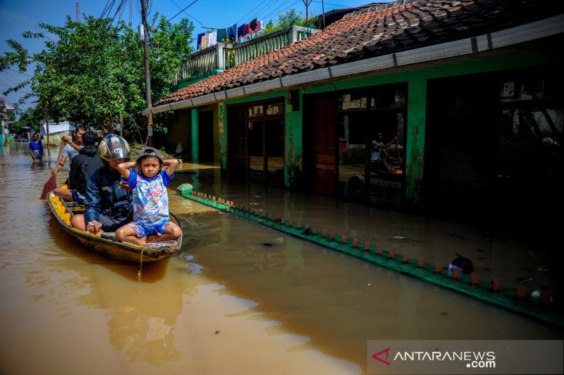 Banjir di Kabupaten Bandung tewaskan seorang warga