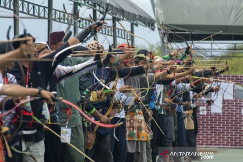 Kejuaraan panahan tradisional di Palu