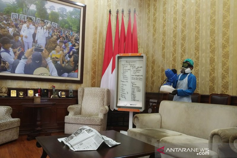 Cegah corona, Balai Kota Bogor disemprot disinfektan