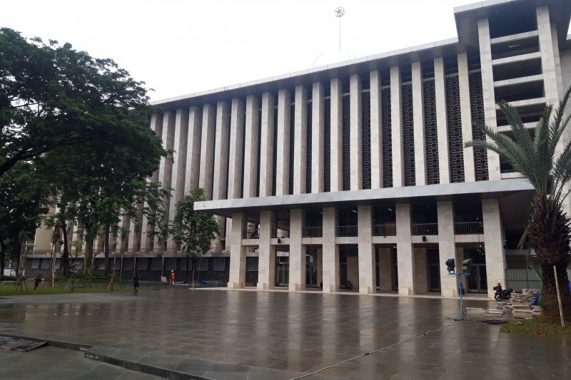 Masjid Istiqlal siapkan pengukur suhu tubuh dan cairan pembersih bagi jamaah