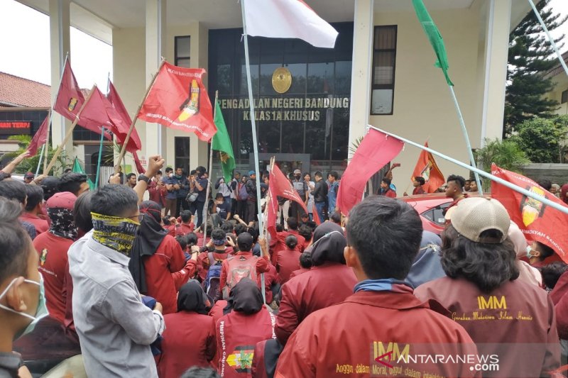 Mahasiswa IMM demo PN Bandung minta batalkan eksekusi lahan panti sosial