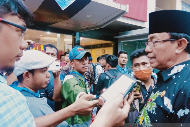 Saat pandemi corona, Bupati Inhil tetap ajak warganya salat Jumat di masjid