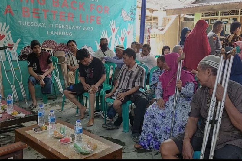 Seratus orang difabel dapat bantuan kaki dan tangan palsu dari YPTD