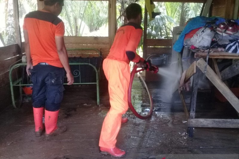 Dua jembatan darurat di Sitalang Agam dihanyutkan banjir bandang