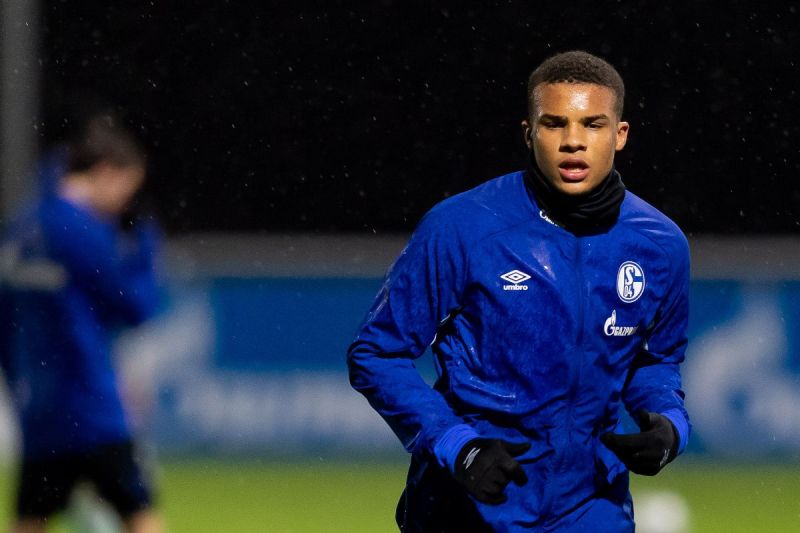 Liverpool siapkan langkah rekrut bek remaja dari Schalke