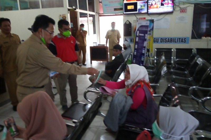 Agam hentikan sementara pelayanan dokumen kependudukan, ini solusi bagi yang mendesak